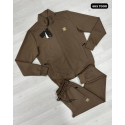 Спортивный мужской костюм...